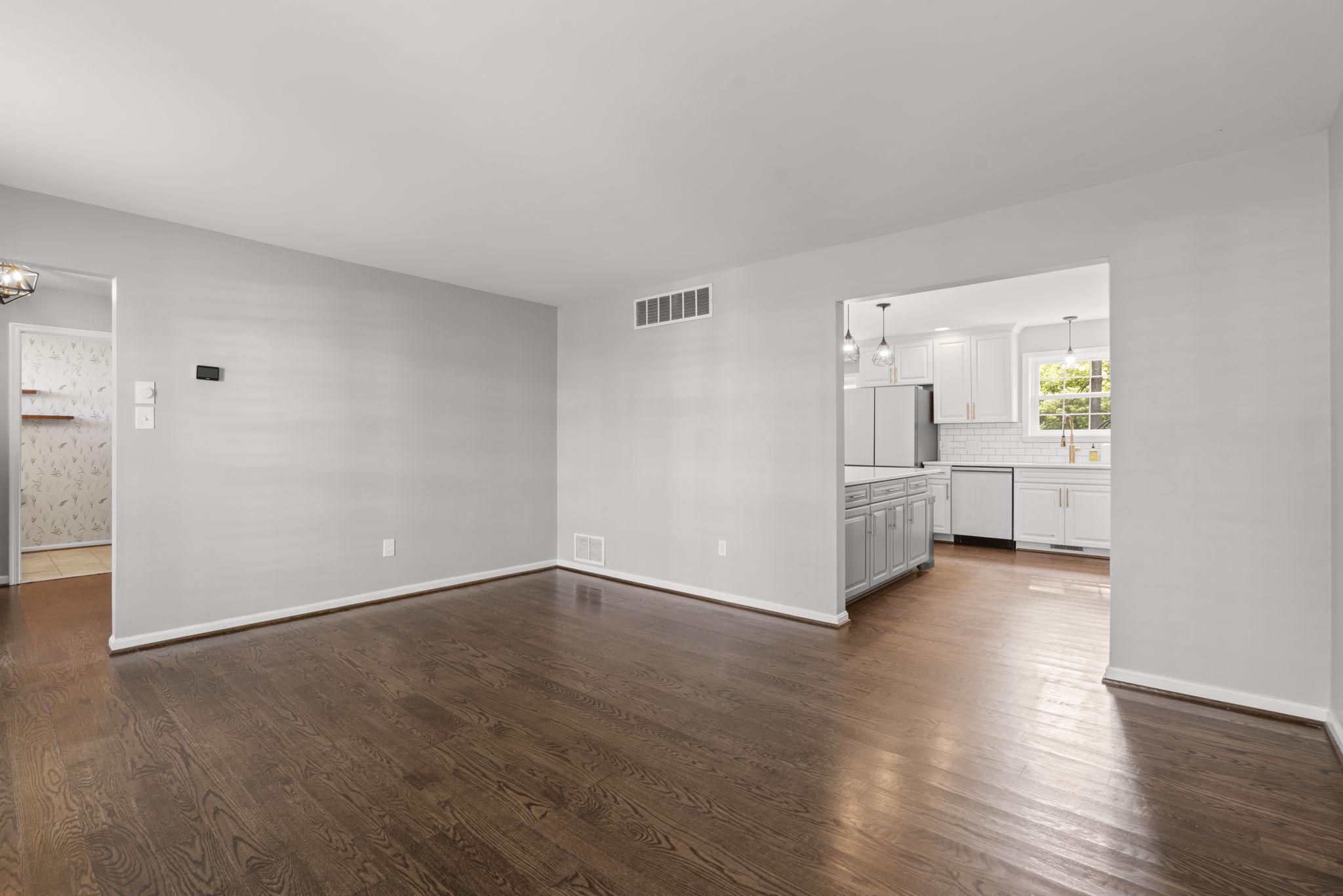 6425 Oak Park Property Photo 6