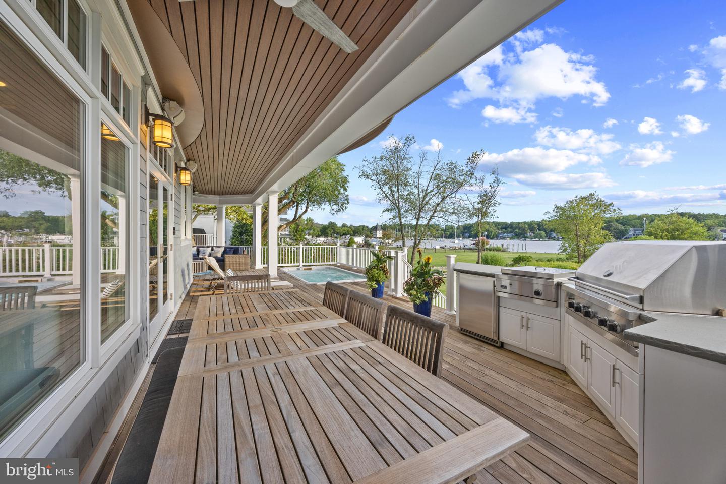 14 E Lake Dr Property Photo 17