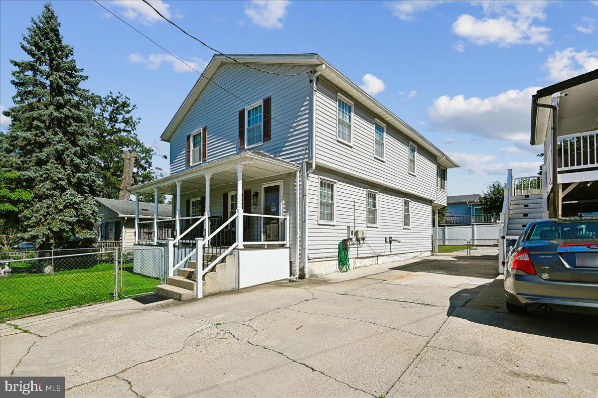 807 205th St Property Photo 1