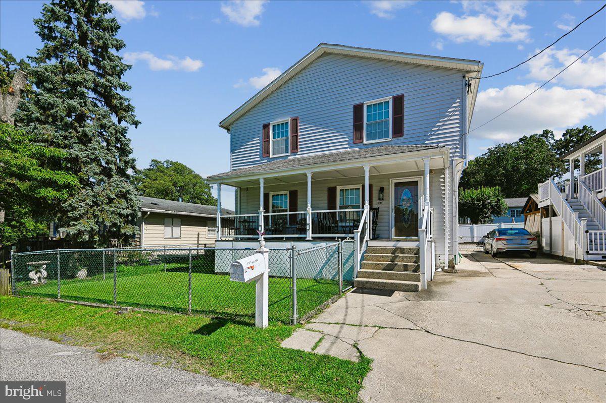 807 205TH ST Property Photo 1