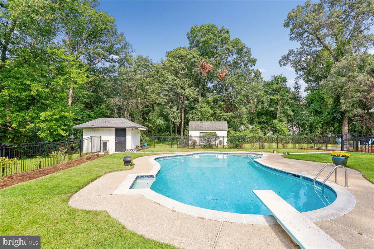833 MEADOW RD Property Photo 1