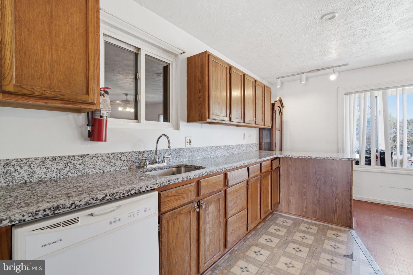 7935 Pipers Path Property Photo 9