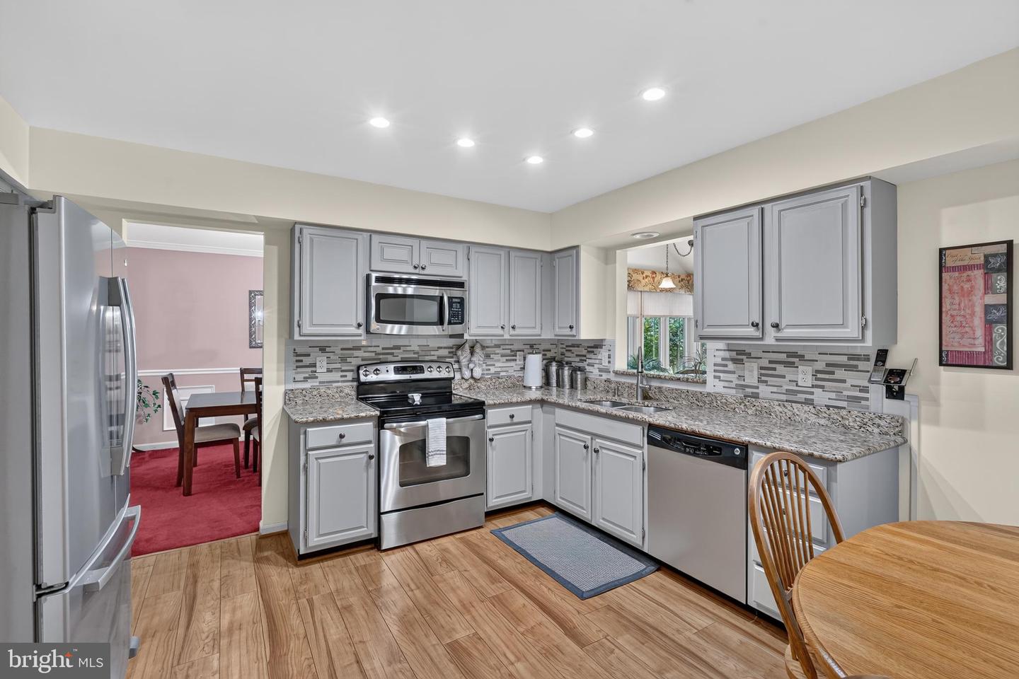 110 Amesbury Ct Property Photo 3