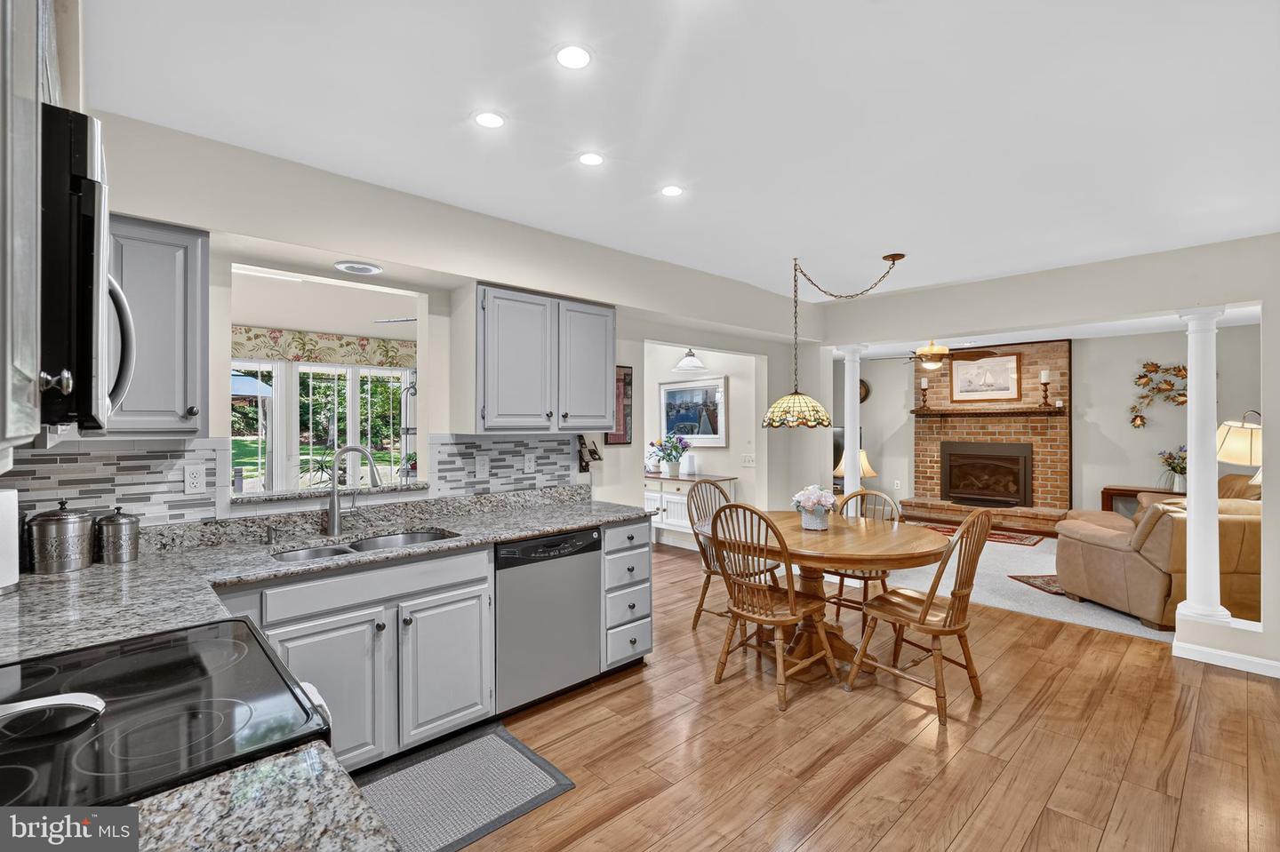 110 Amesbury Ct Property Photo 4