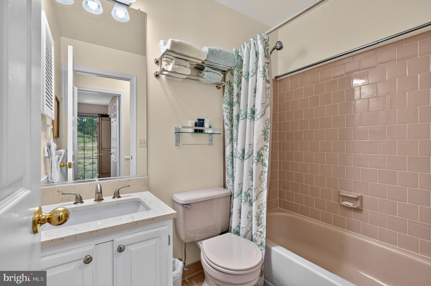110 Amesbury Ct Property Photo 21