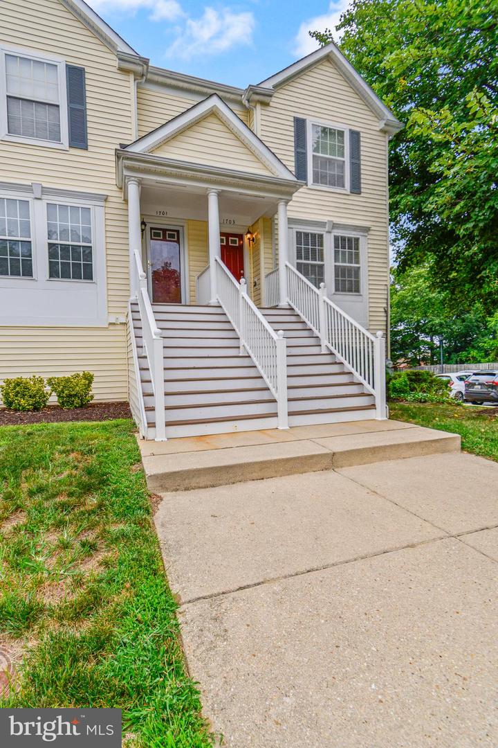 1703 Fallowfield Ct Property Photo 2