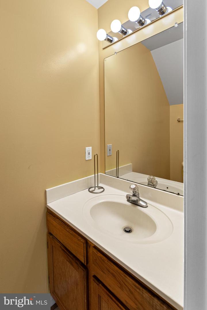 1703 Fallowfield Ct Property Photo 10