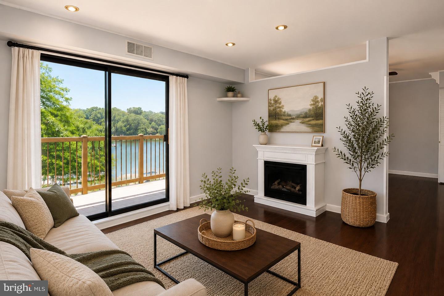 308 Forbes St #i Property Photo 4