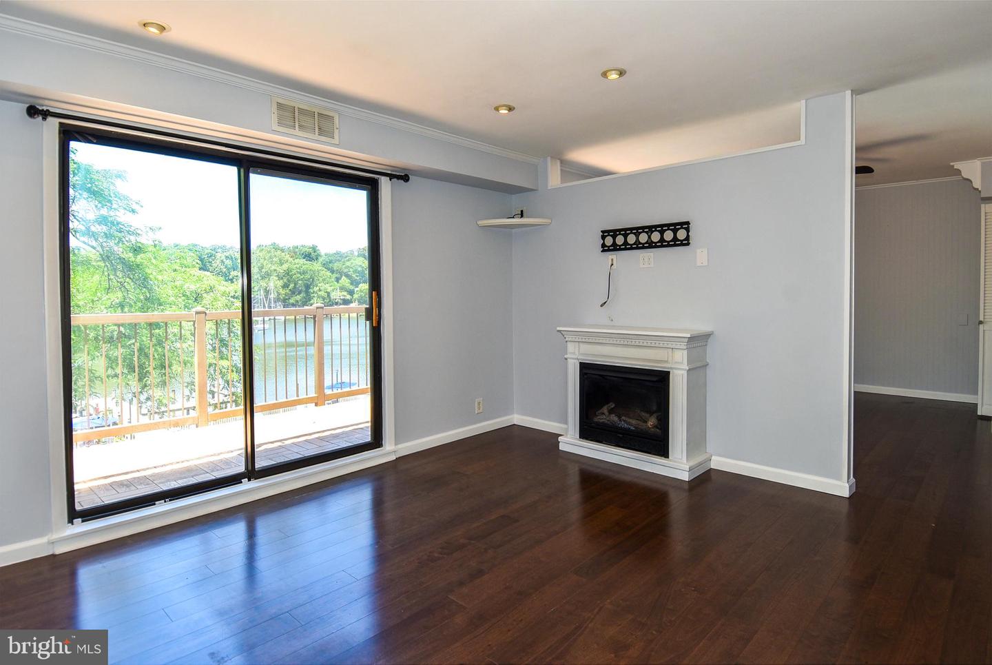 308 Forbes St #i Property Photo 7