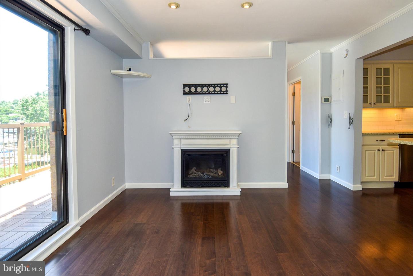 308 Forbes St #i Property Photo 8