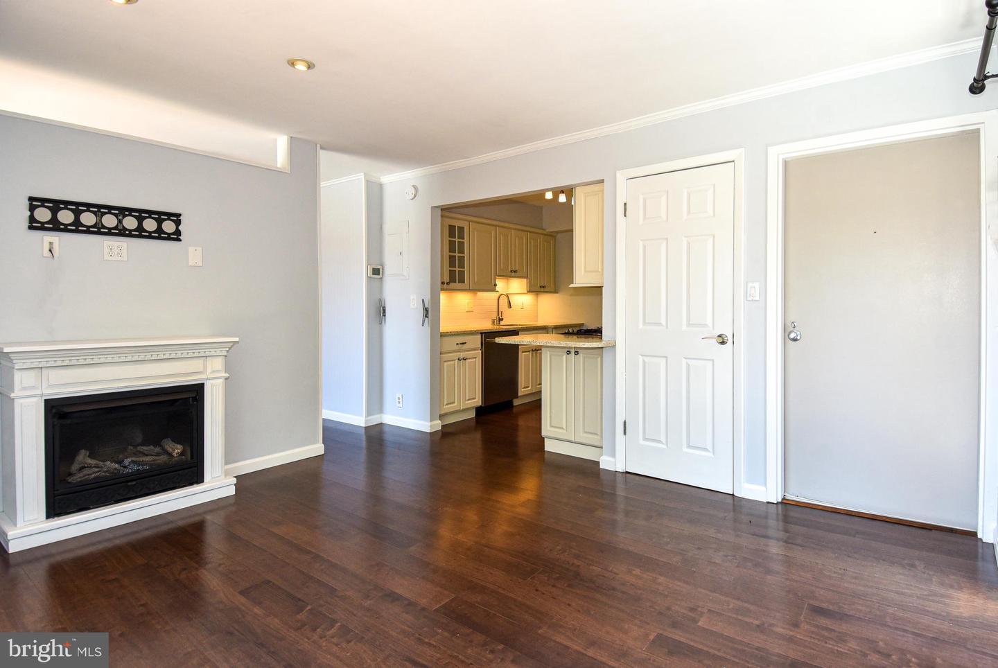 308 Forbes St #i Property Photo 9