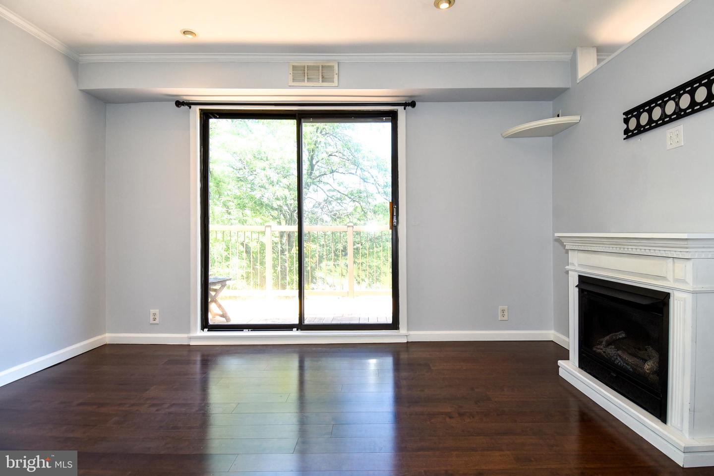 308 Forbes St #i Property Photo 10