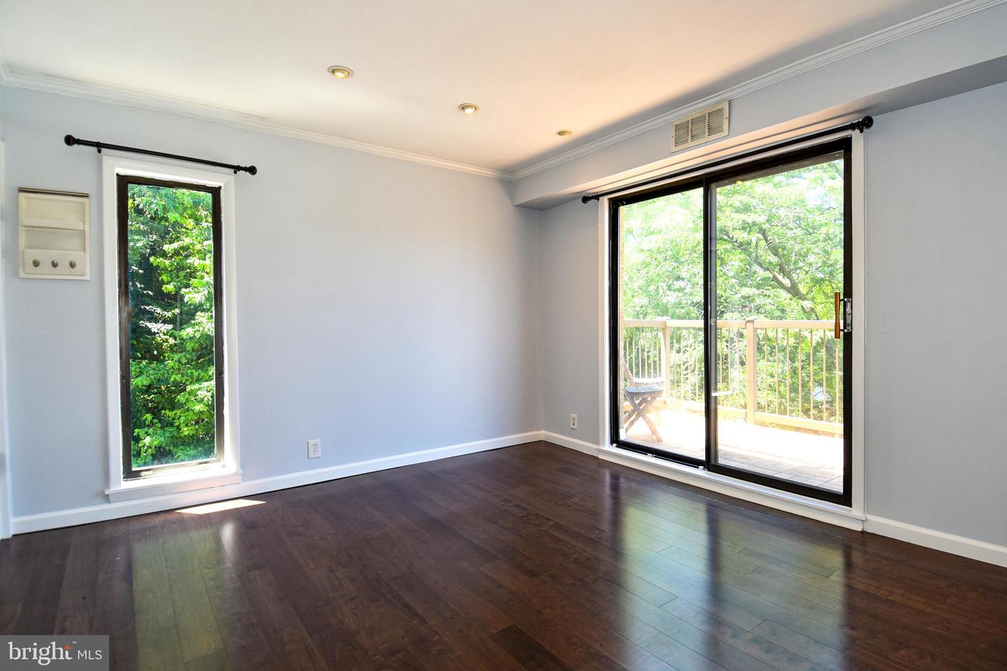 308 Forbes St #i Property Photo 11