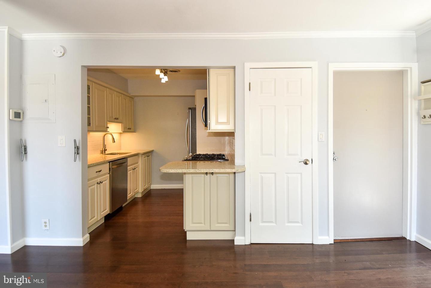 308 Forbes St #i Property Photo 12