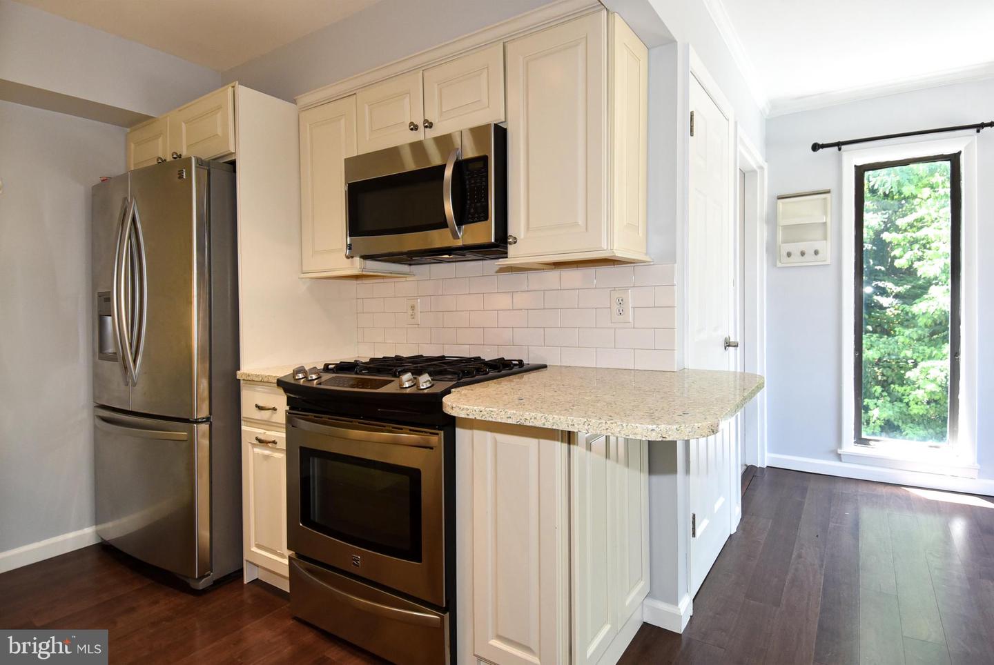 308 Forbes St #i Property Photo 13