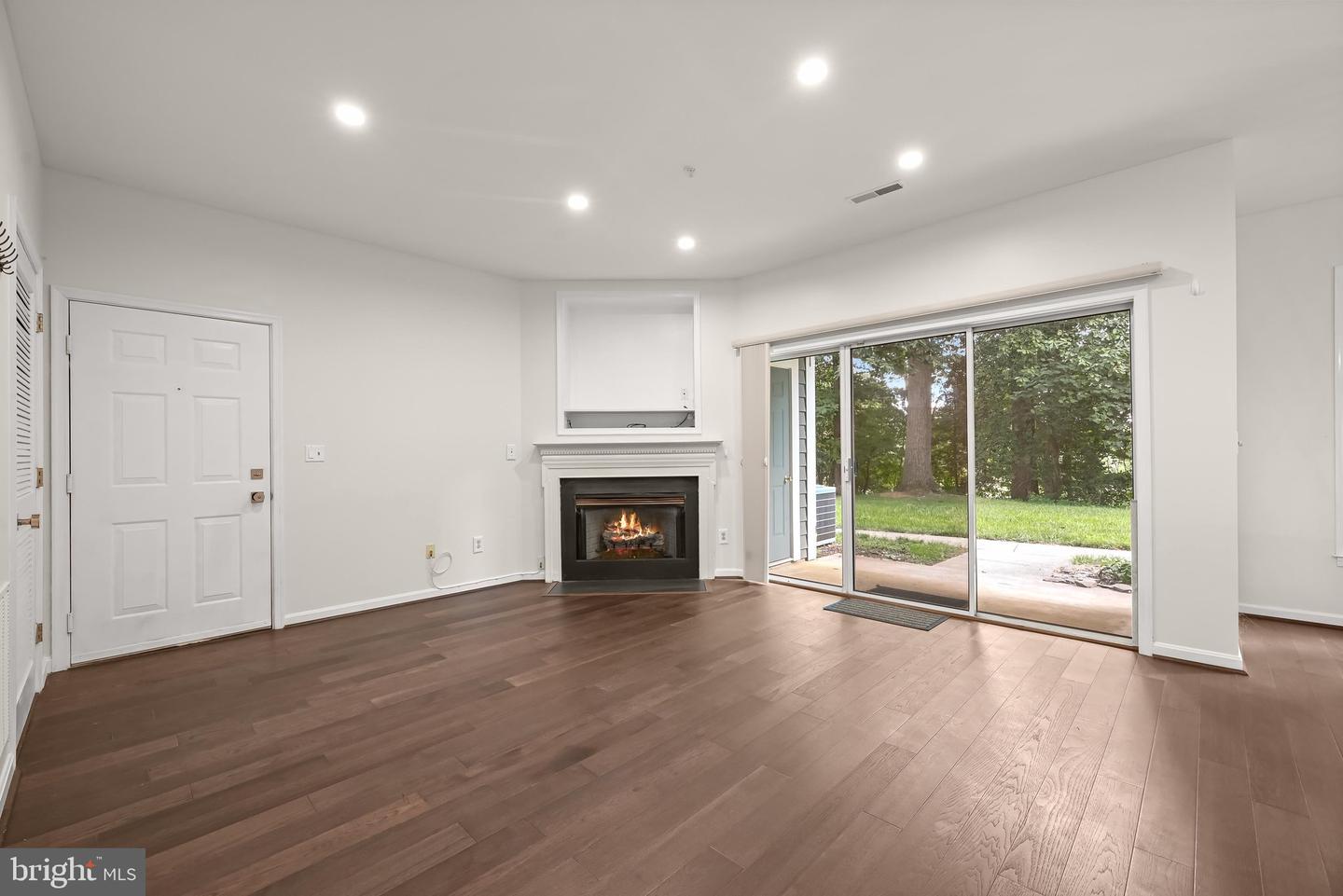 645 Oakland Hills Dr #1b Property Photo 3