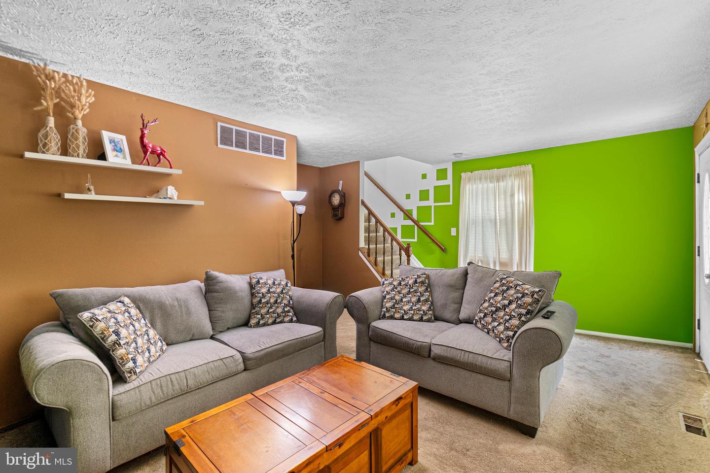 1238 Holmespun Dr Property Photo 3