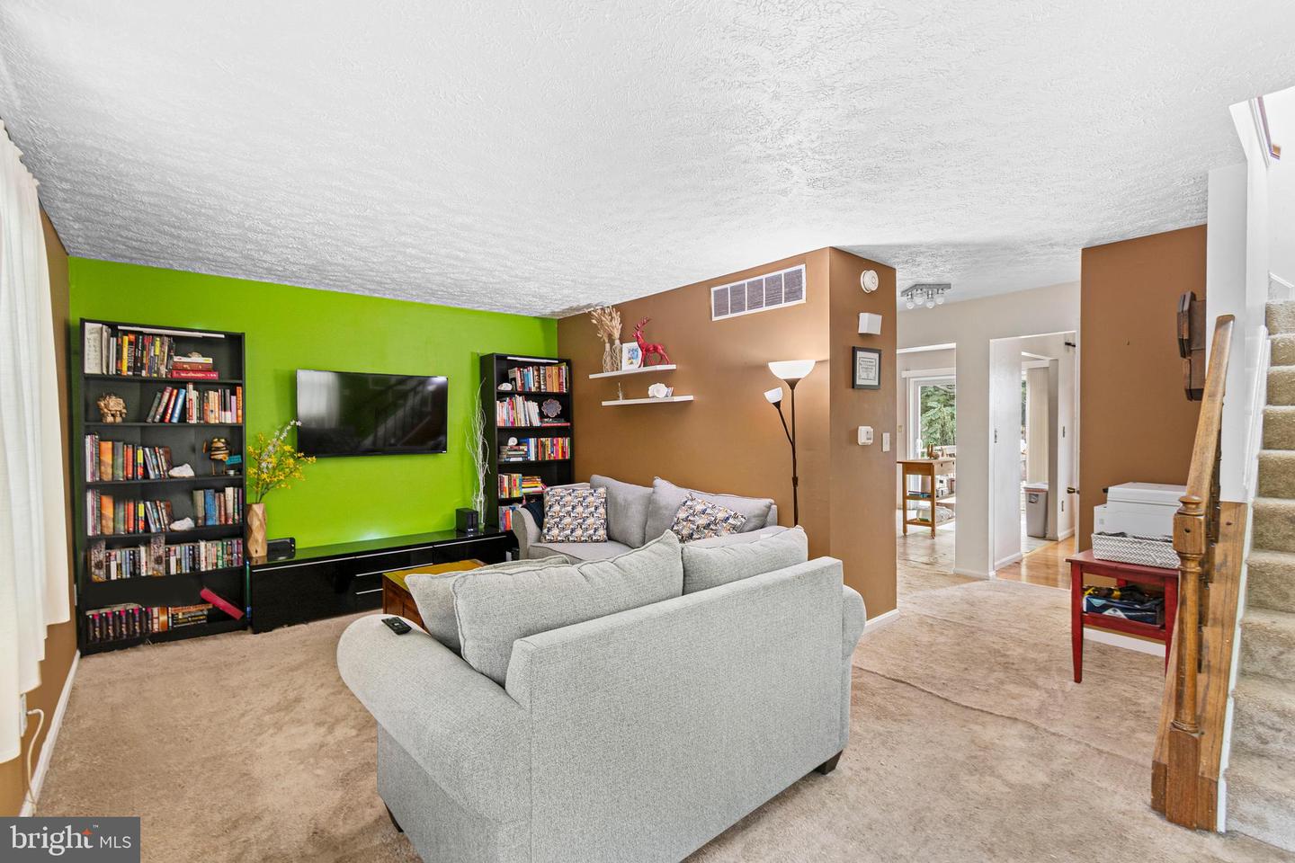 1238 Holmespun Dr Property Photo 4