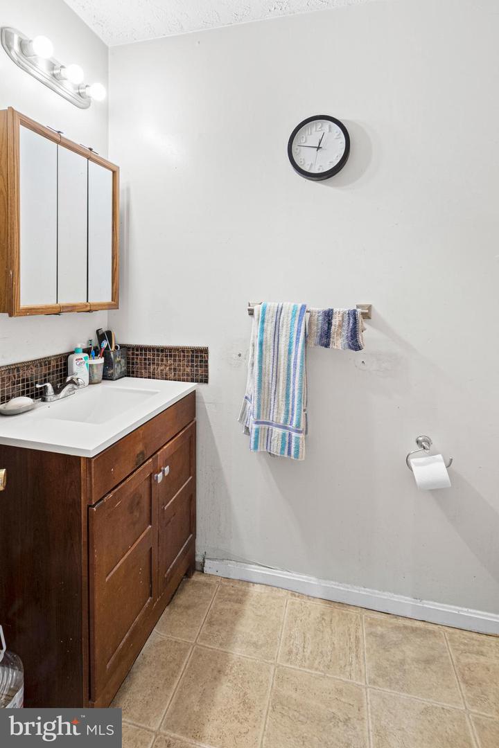 1238 Holmespun Dr Property Photo 21
