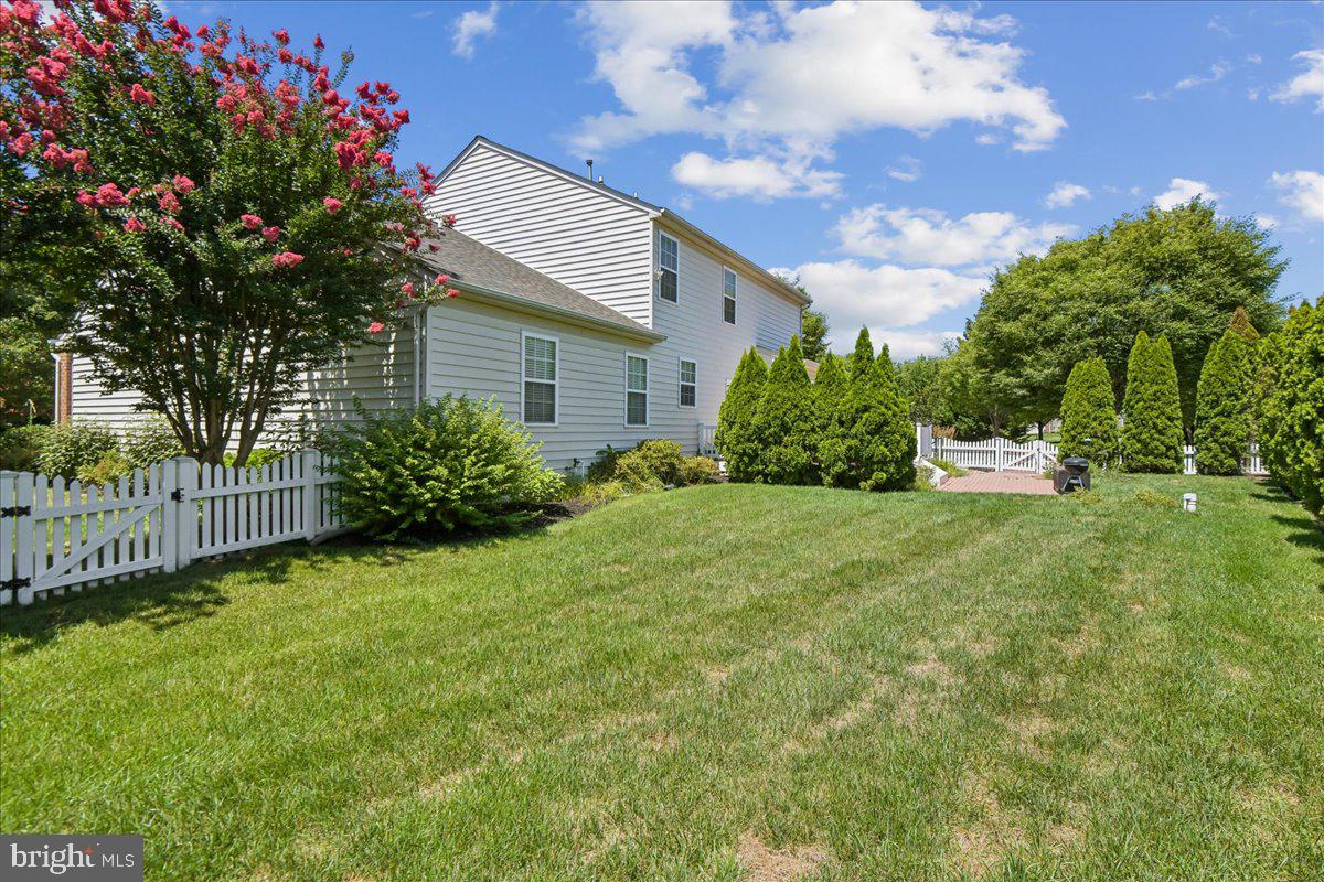 605 Lighthouse Landing Ln Property Photo 4