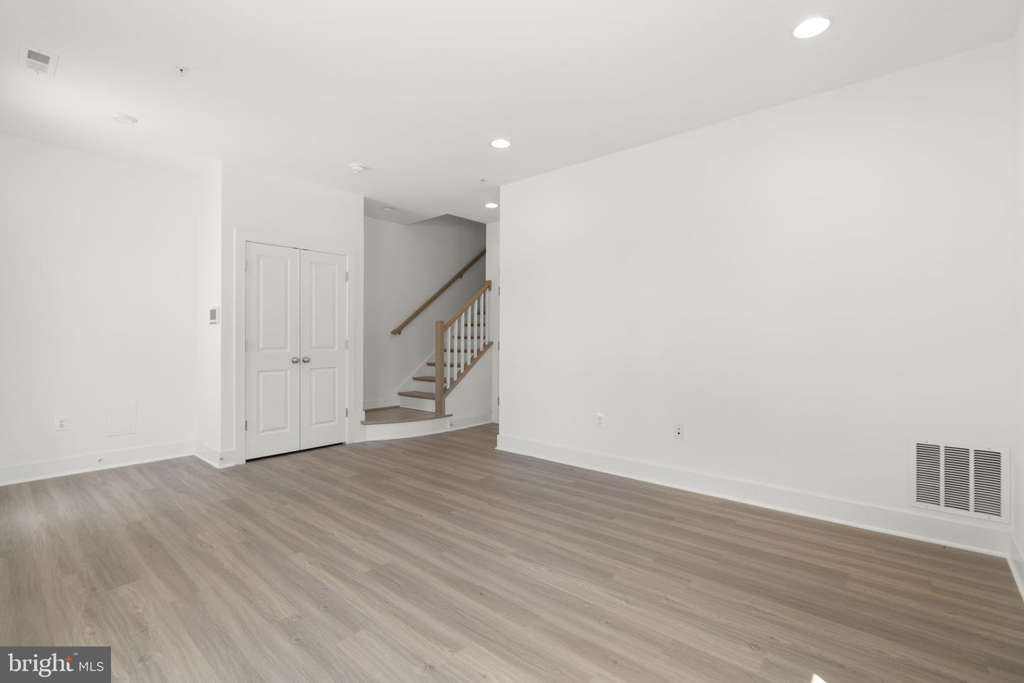3311 Streamlet Ln Property Photo 6