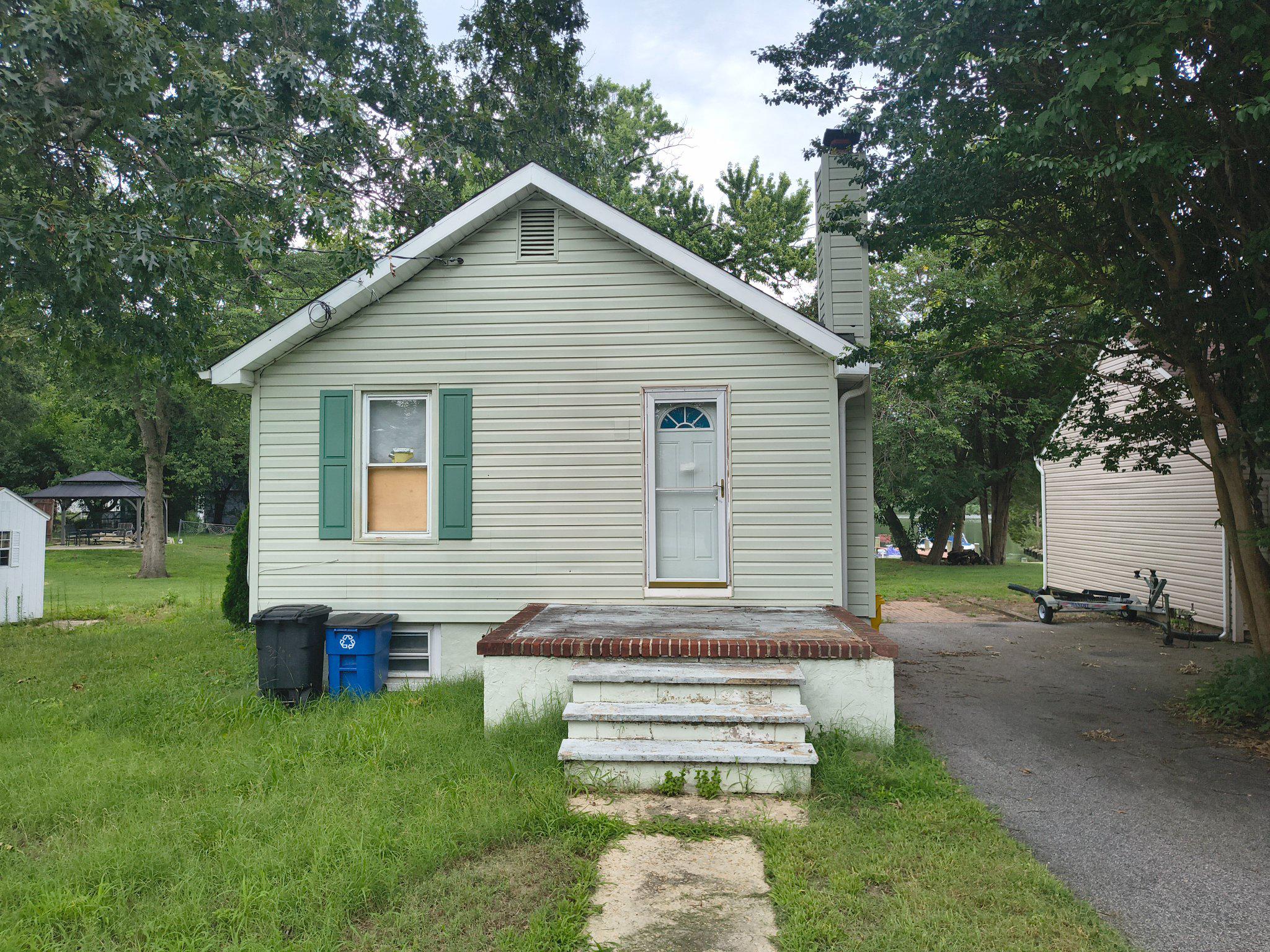 1704 TWICKENHAM RD Property Photo 1