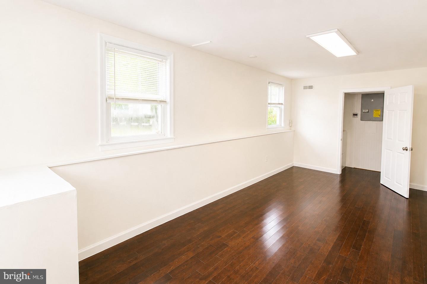 312 N Hammonds Ferry Rd Property Photo 15