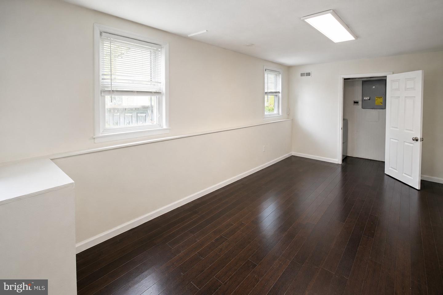 312 N Hammonds Ferry Rd Property Photo 17
