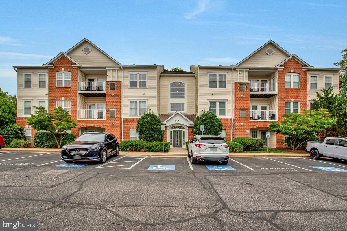 2412 Chestnut Terrace Ct #102 Property Photo 1
