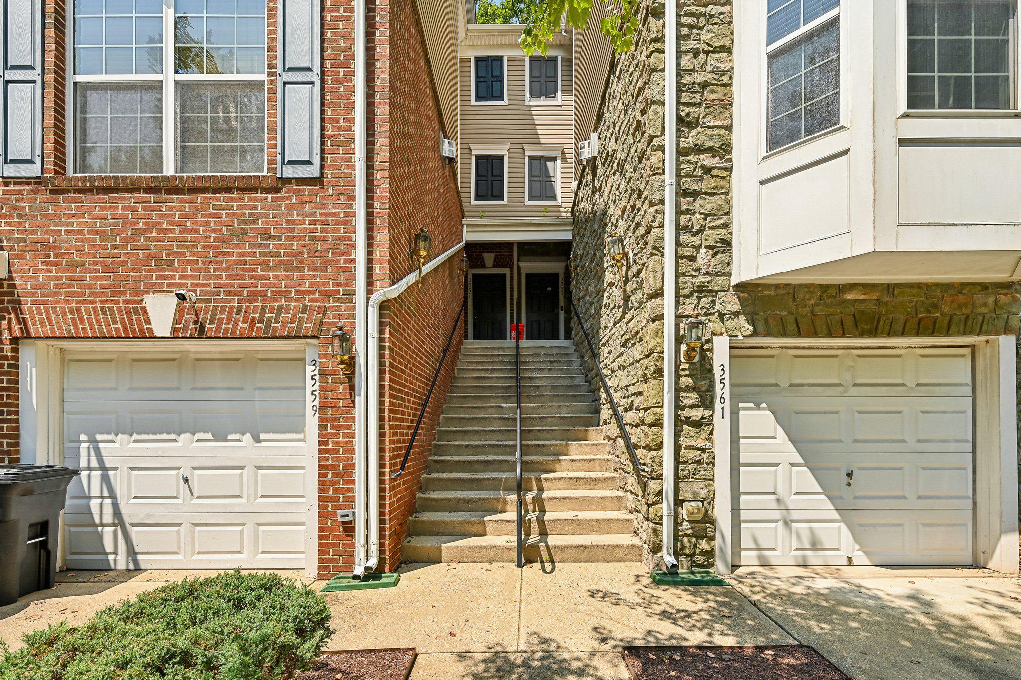 3557 Carriage Walk Ln #77h Property Photo 4