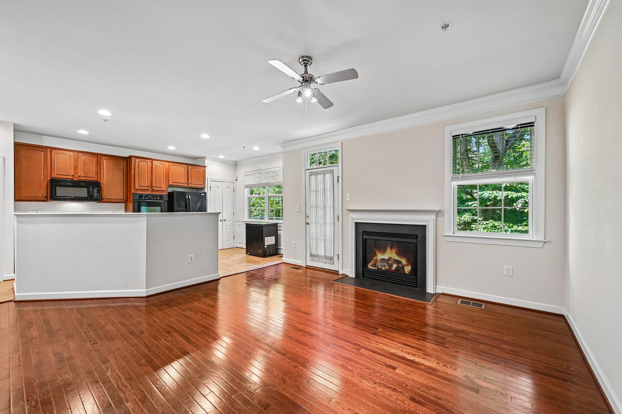 3557 Carriage Walk Ln #77h Property Photo 8