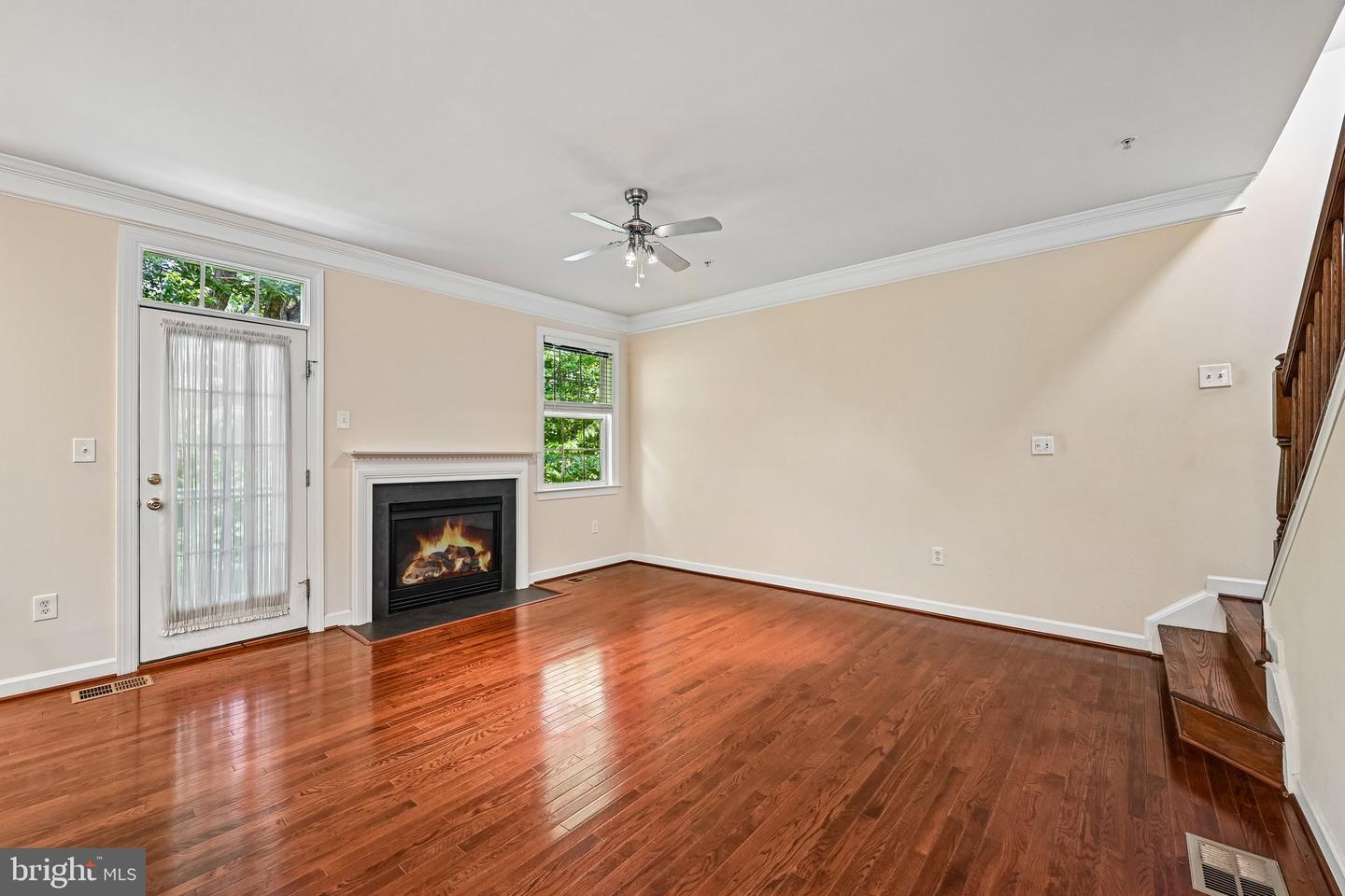3557 Carriage Walk Ln #77h Property Photo 10