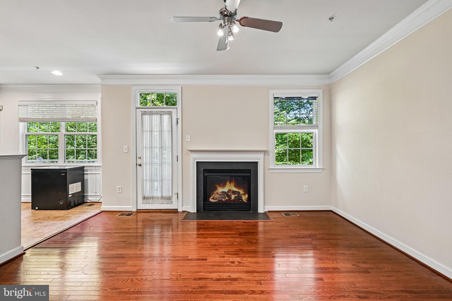 3557 Carriage Walk Ln #77h Property Photo 11