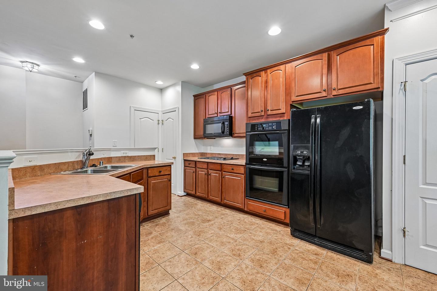 3557 Carriage Walk Ln #77h Property Photo 13
