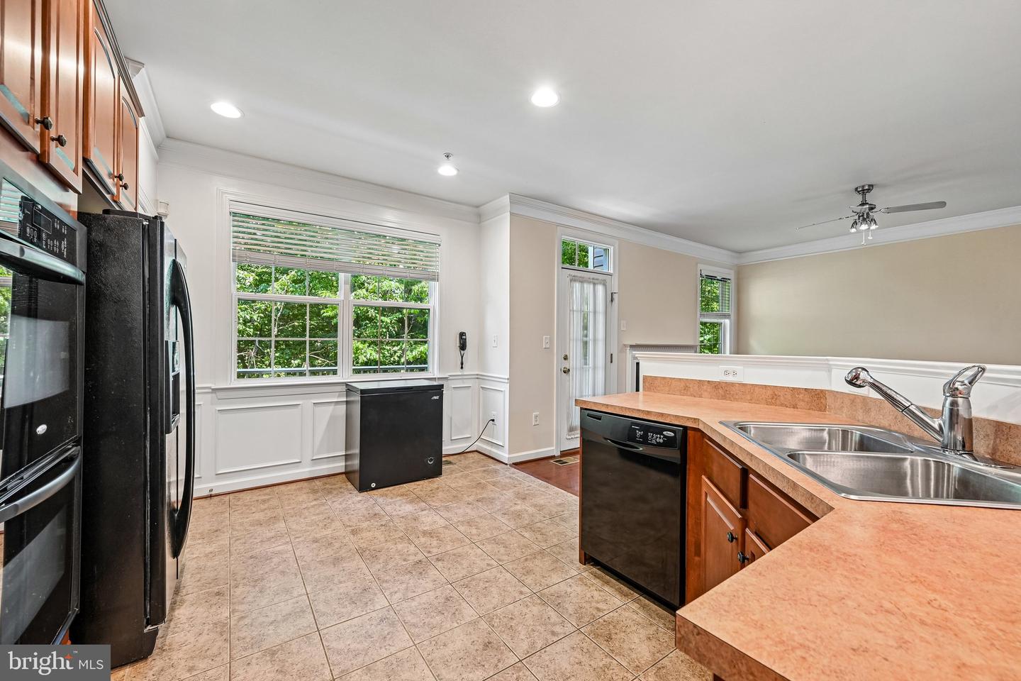 3557 Carriage Walk Ln #77h Property Photo 15
