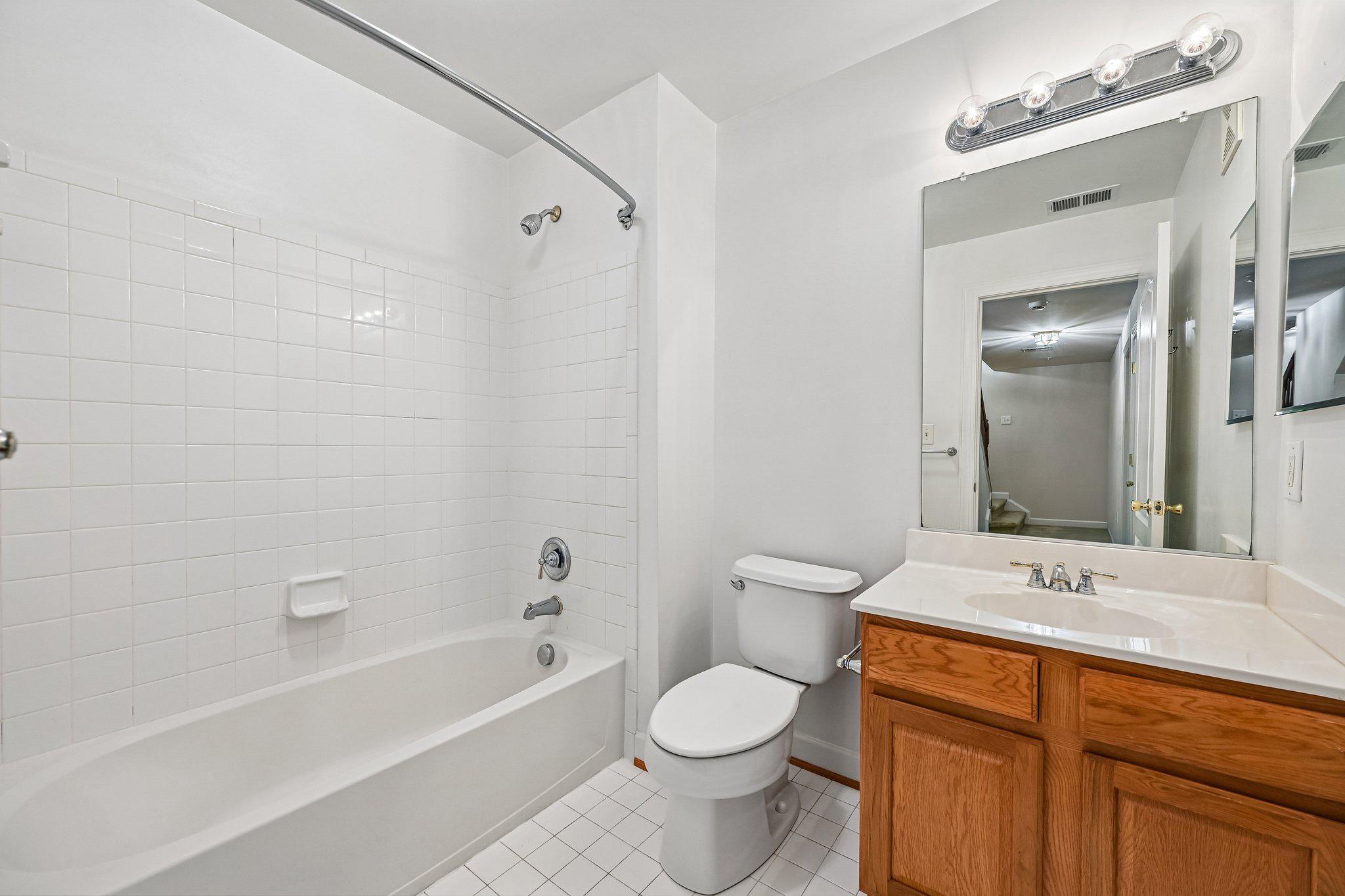 3557 Carriage Walk Ln #77h Property Photo 28