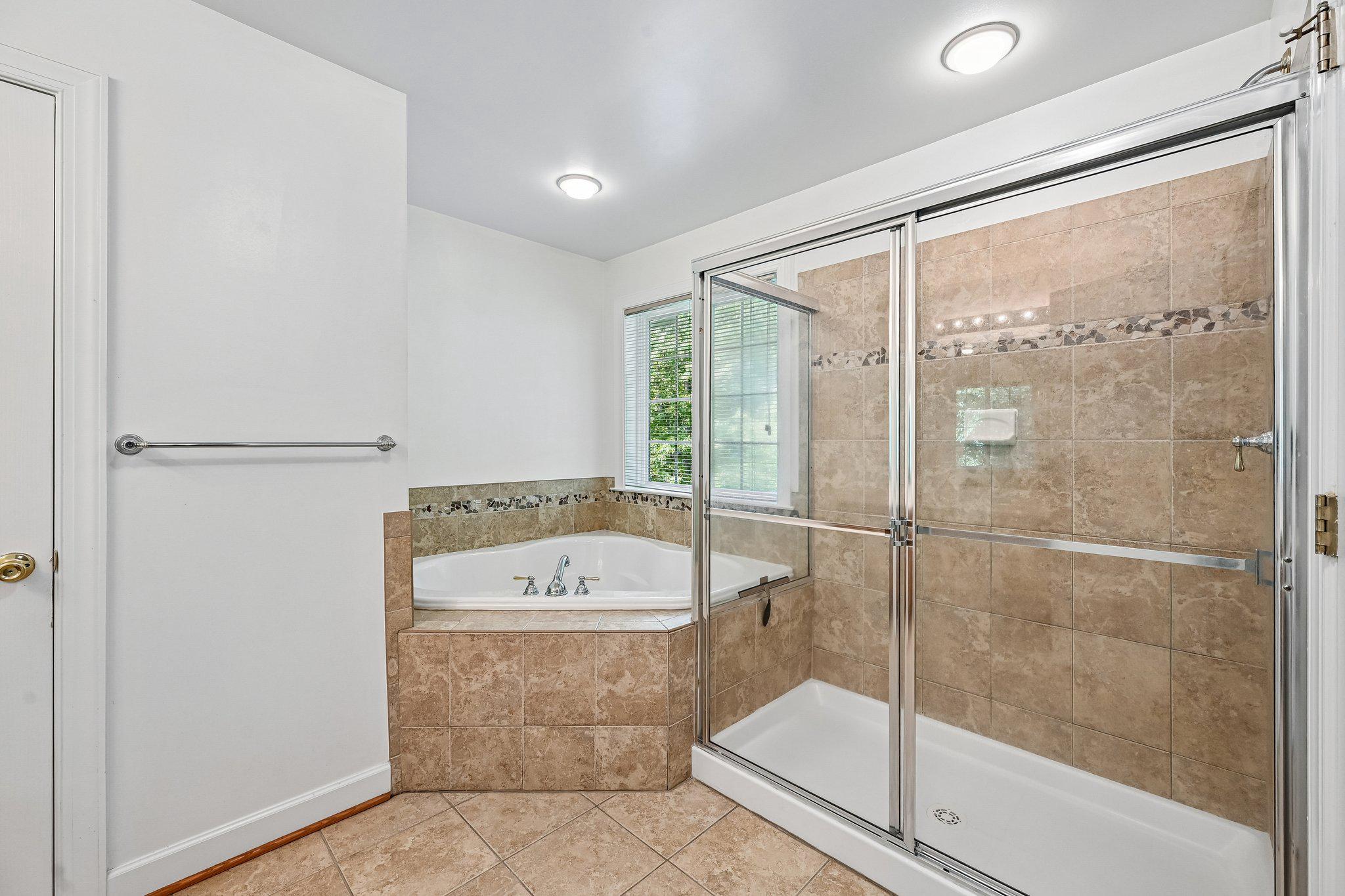 3557 Carriage Walk Ln #77h Property Photo 37