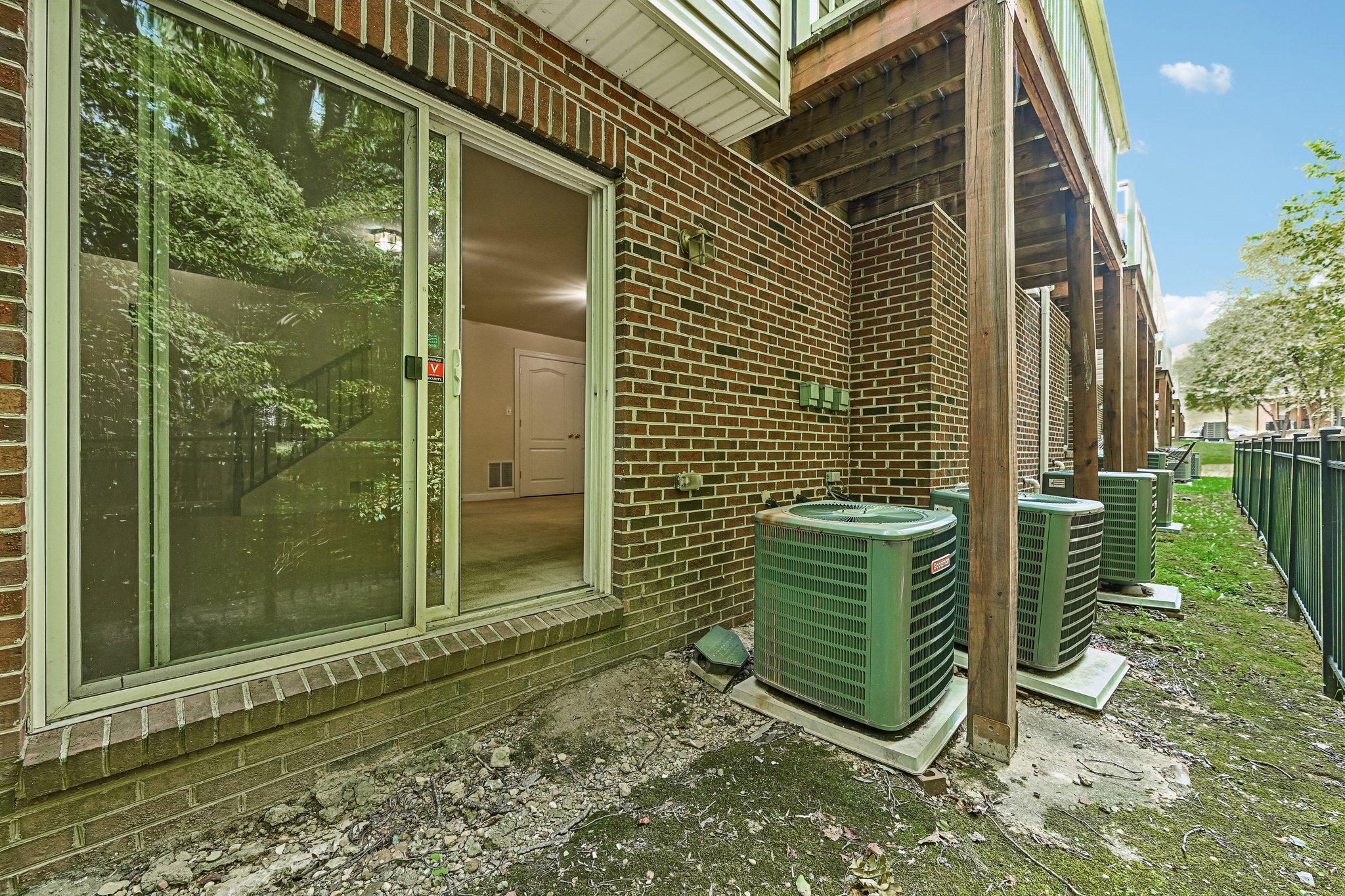 3557 Carriage Walk Ln #77h Property Photo 45