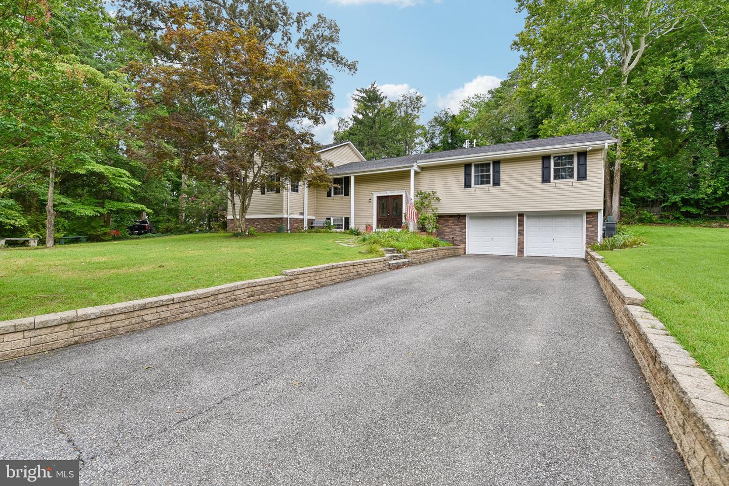 582 Richard Way Property Photo 1