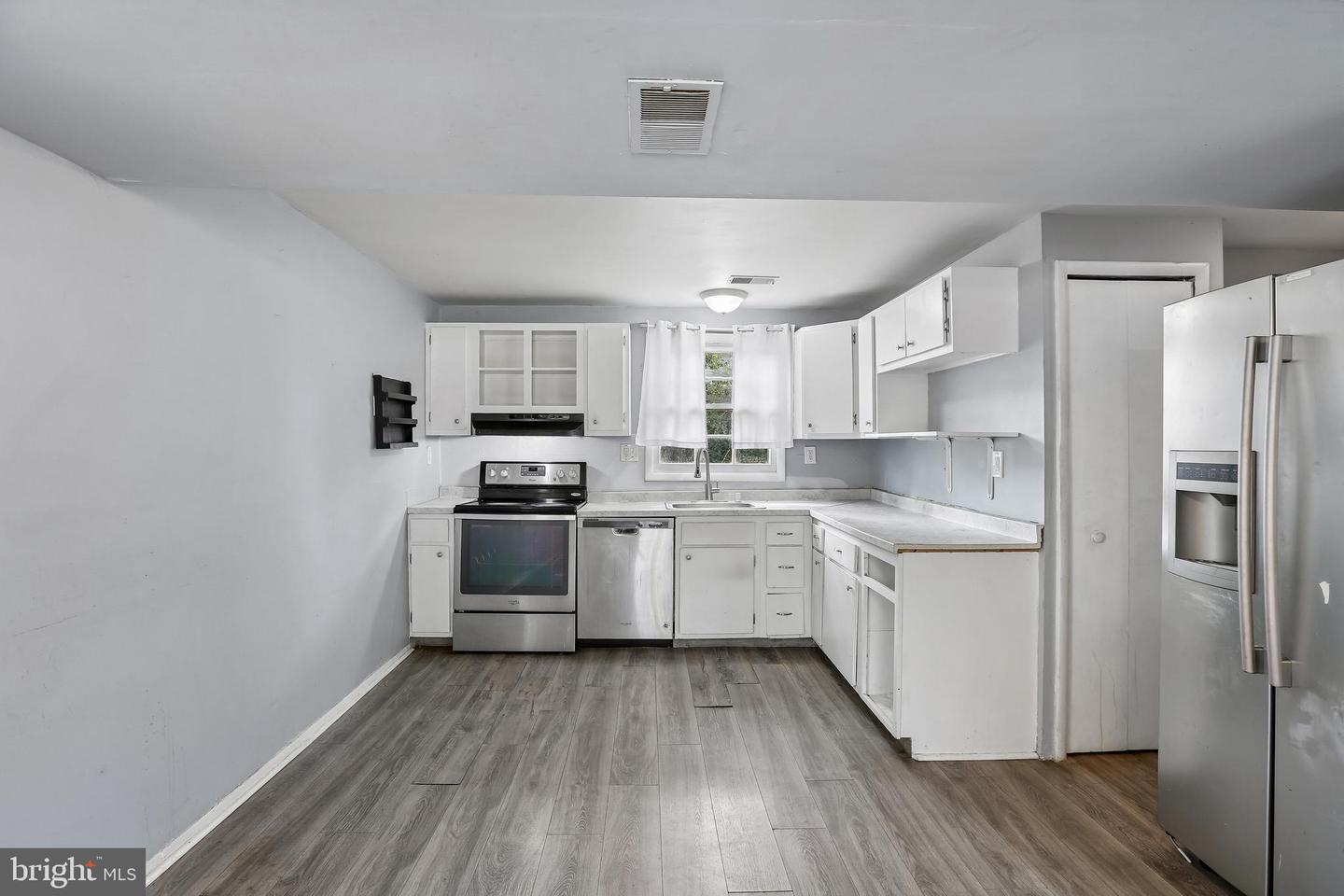 720 Chapelgate Dr Property Photo 4