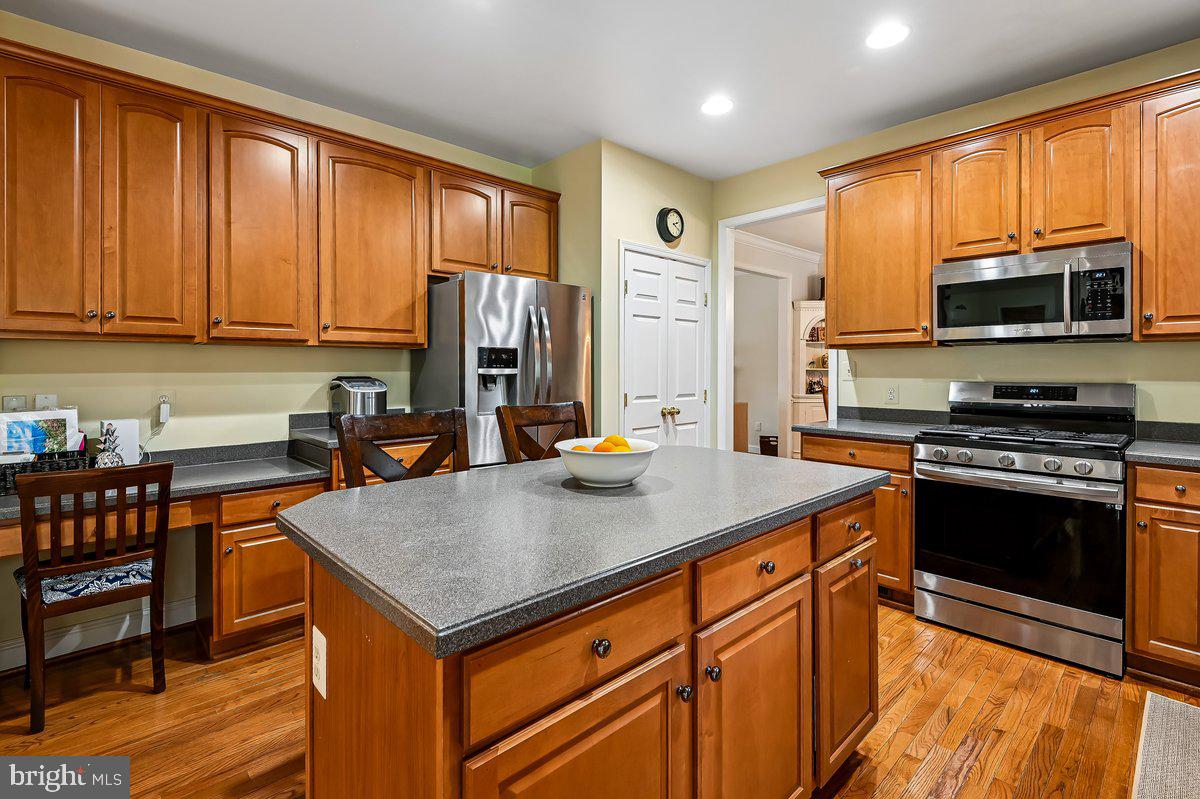 913 Enfield Way Property Photo 13