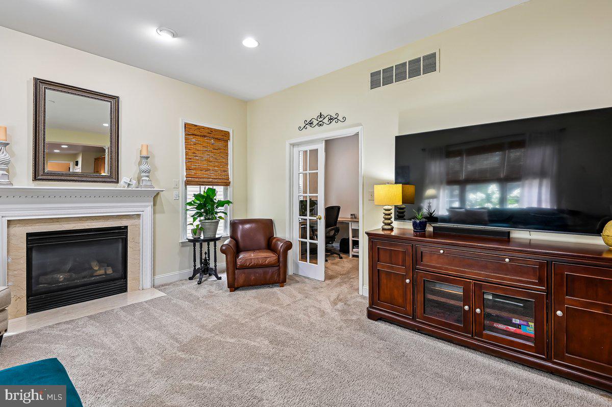 913 Enfield Way Property Photo 19