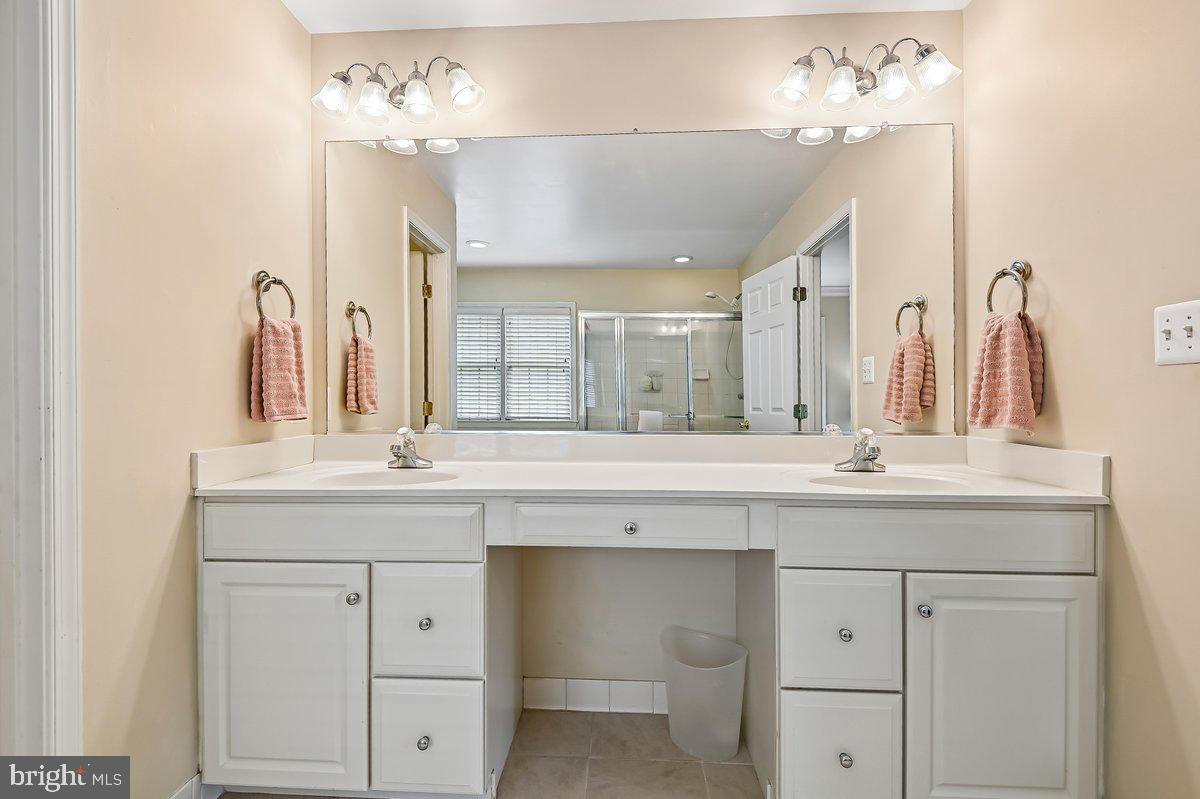 913 Enfield Way Property Photo 37