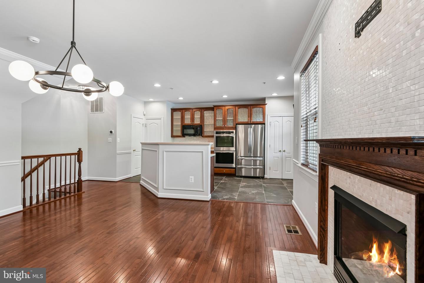3448 Carriage Walk Ct #24-b Property Photo 9