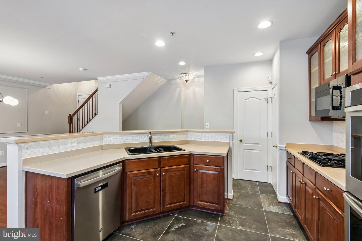 3448 Carriage Walk Ct #24-b Property Photo 13