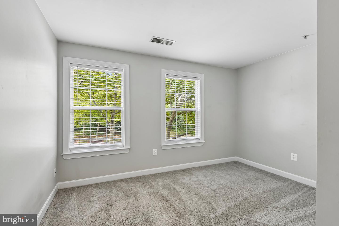 3448 Carriage Walk Ct #24-b Property Photo 19