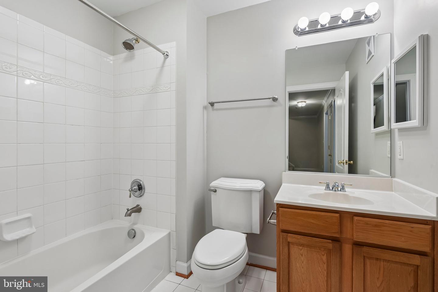 3448 Carriage Walk Ct #24-b Property Photo 21