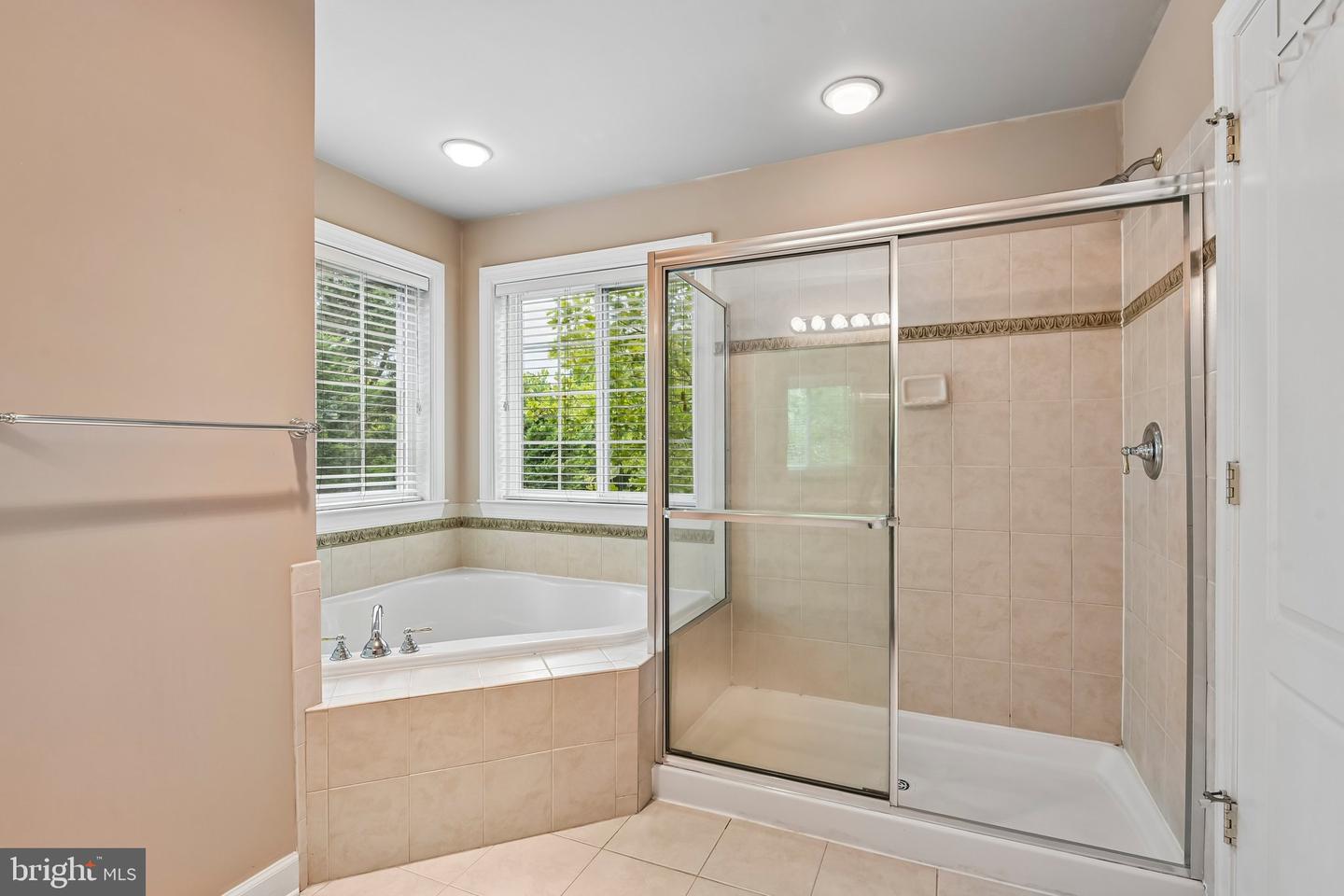 3448 Carriage Walk Ct #24-b Property Photo 26