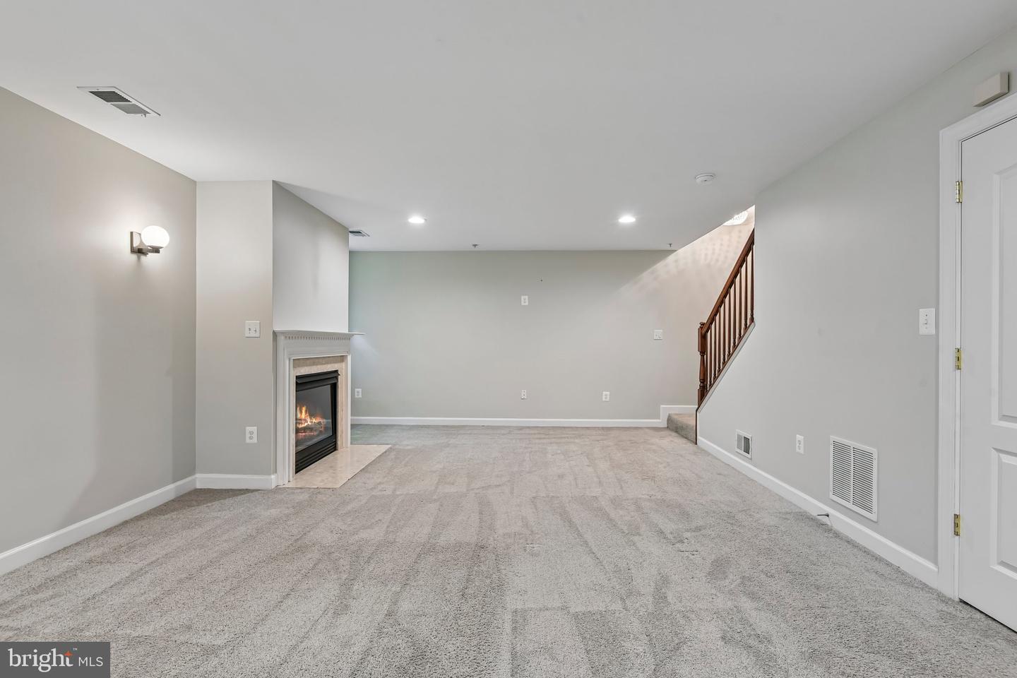 3448 Carriage Walk Ct #24-b Property Photo 34