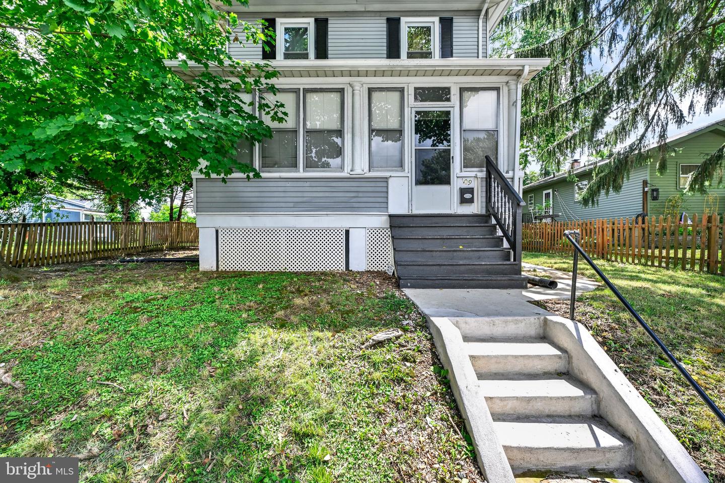 109 W Hilltop Rd Property Photo 3